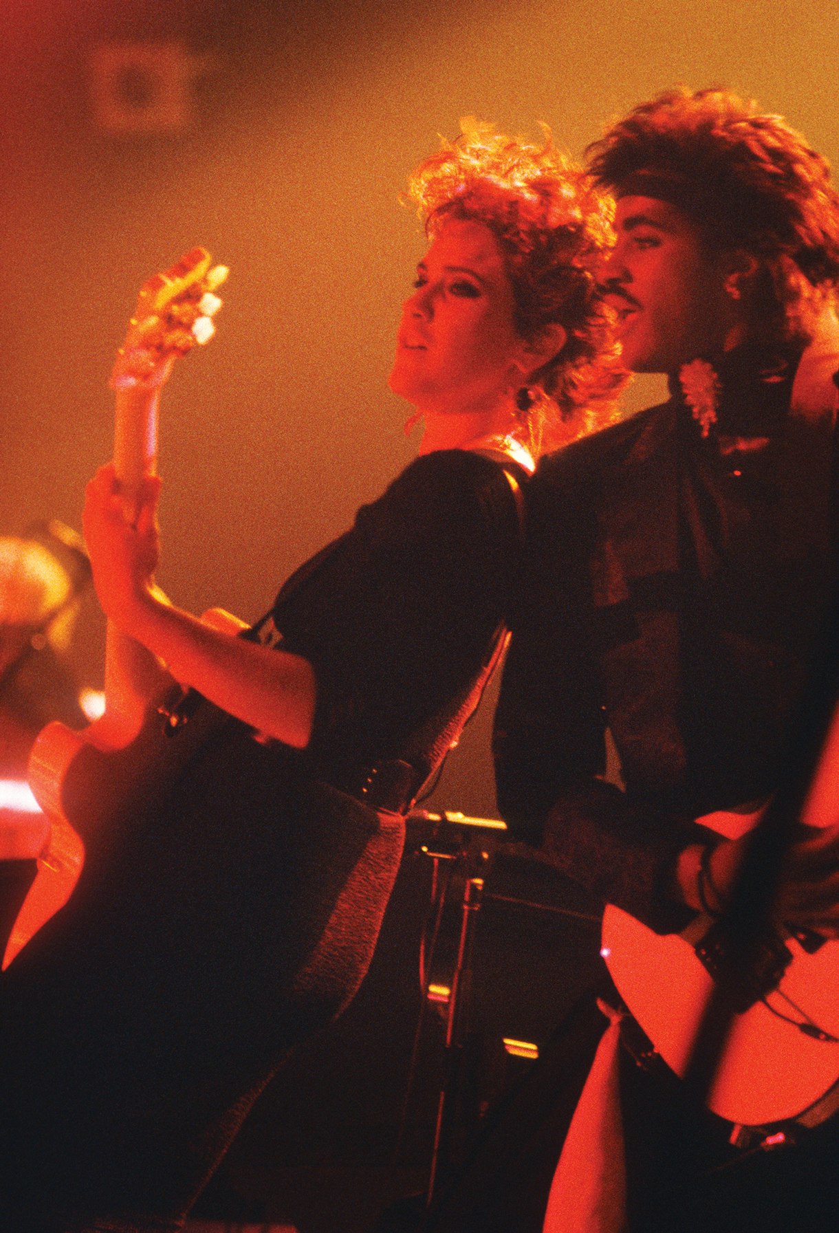 Wendy Melvoin and Miko Weaver during the Parade tour at Vorst Nationaal, in Brussels, Belgium, August 27, 1986. Photo by Gie Knaeps/Getty Images.